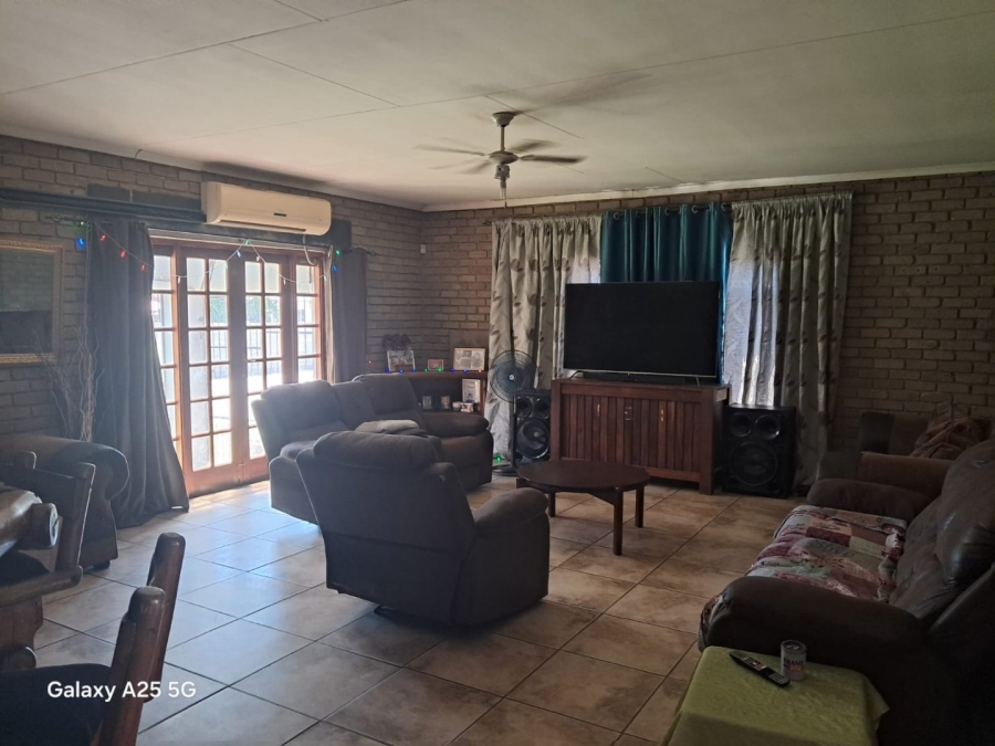 3 Bedroom Property for Sale in Oos Einde North West